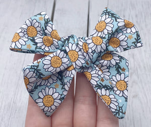 Daisy Avery bow